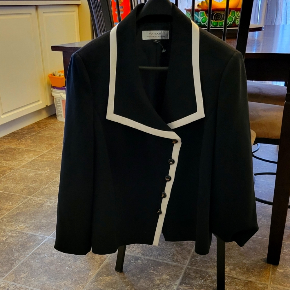 Tahari Arthur S. Levine Blazer